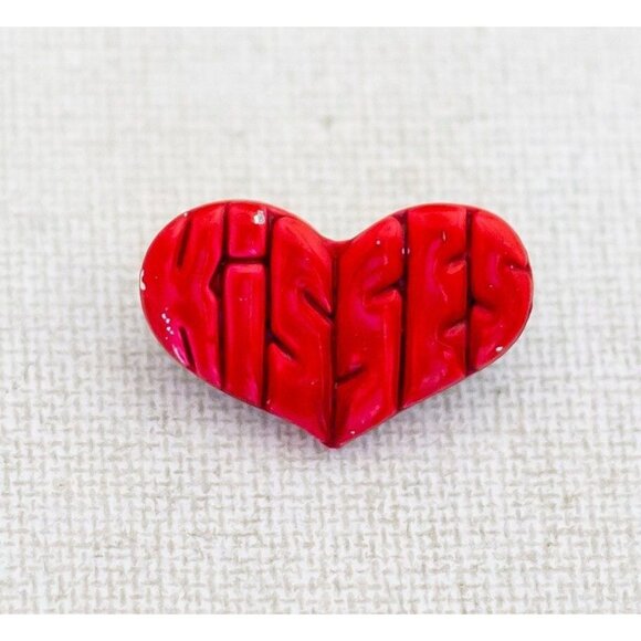 Vintage Kisses Red Heart Brooch - Y1 - Picture 1 of 2